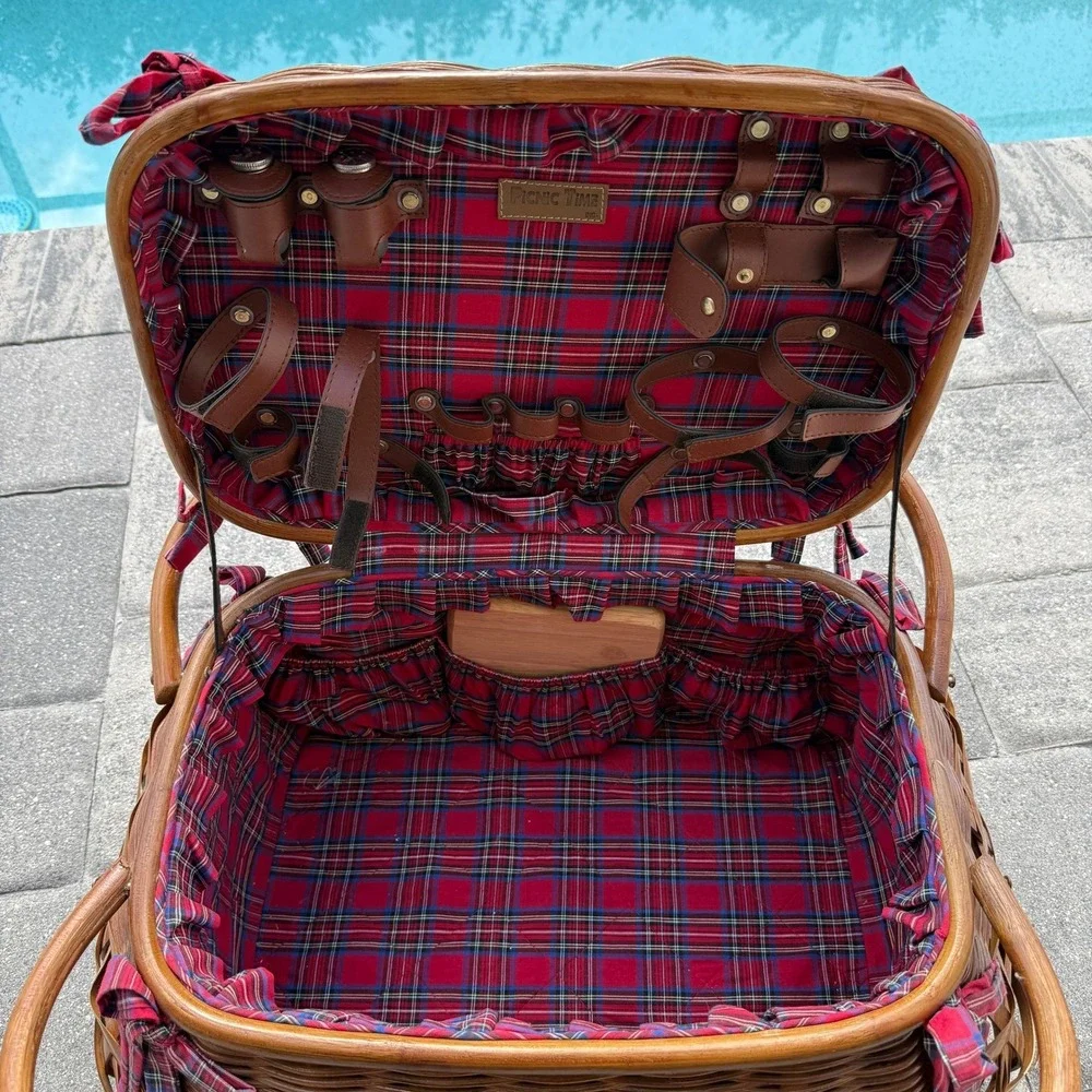 Picnic Time cutting board